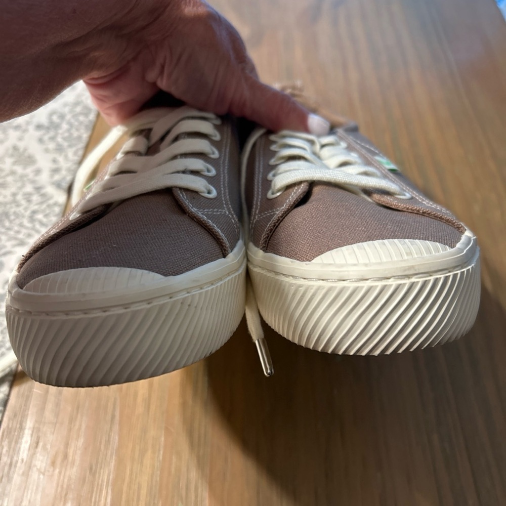 Cariuma OCA low Burnt Sand canvas Sneakers 8.5 - Picture 3 of 10
